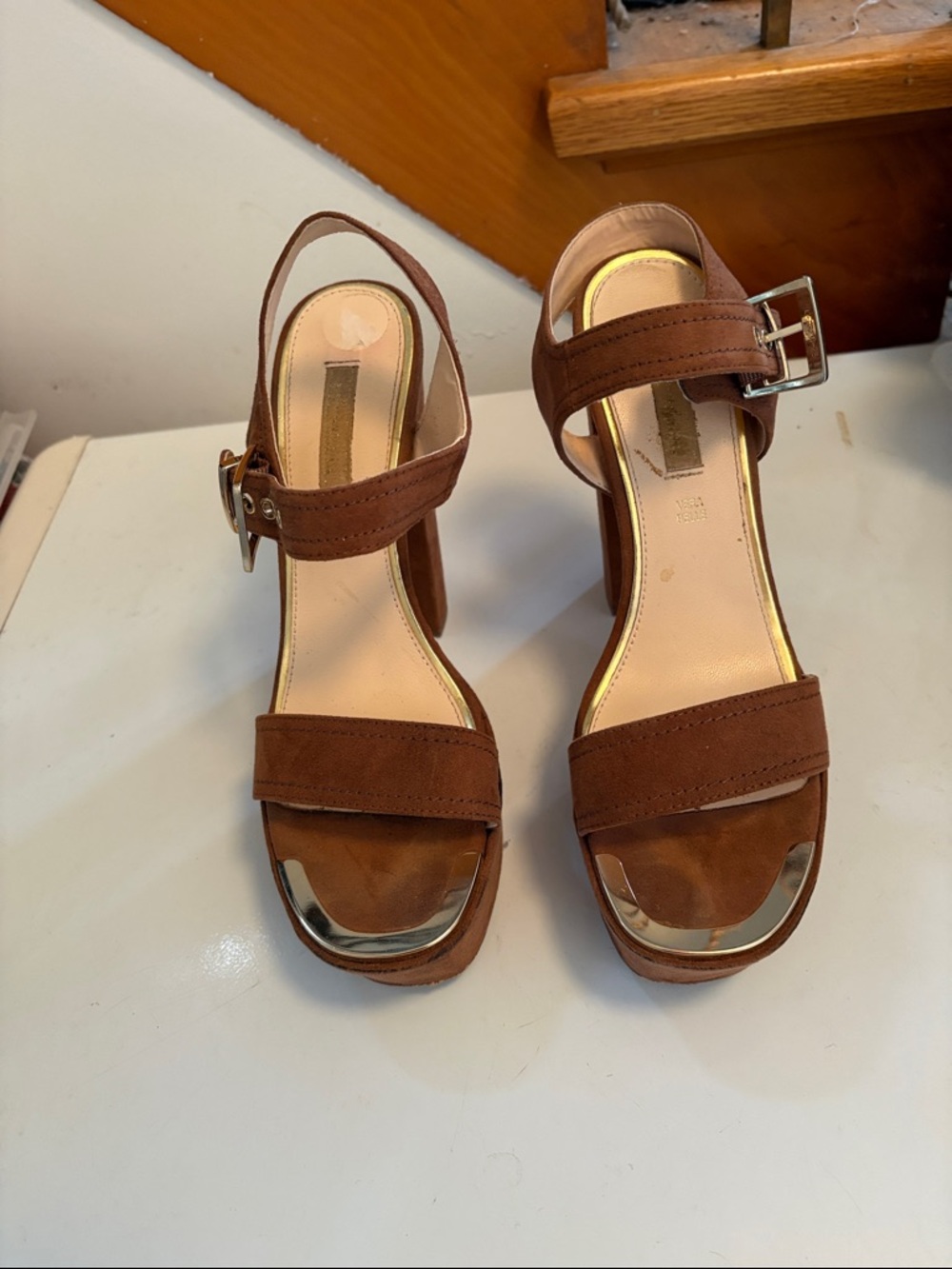 Vera Pelle Brown Suede Block Heel Sandals with Gold Accent